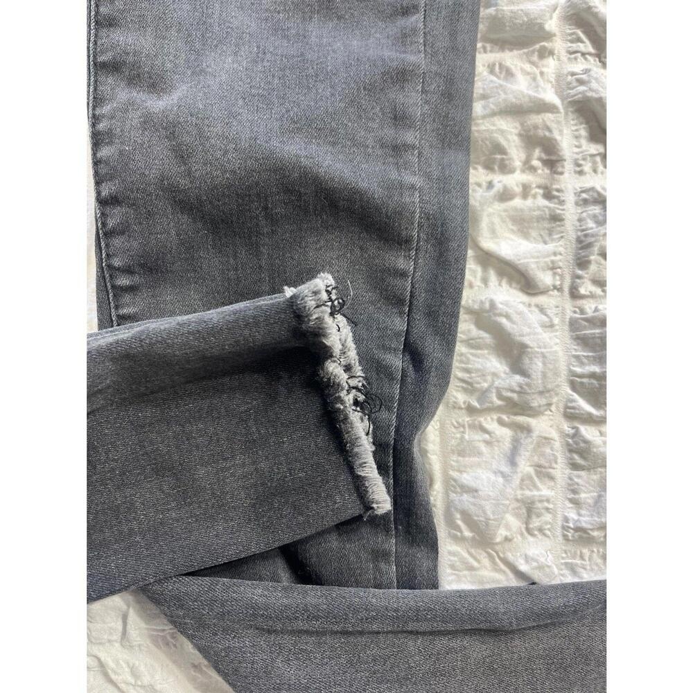 PrettyLittleThing Black Ripped Knee Frayed Hem Distressed Skinny Jeans Petite 4 - Picture 5 of 5